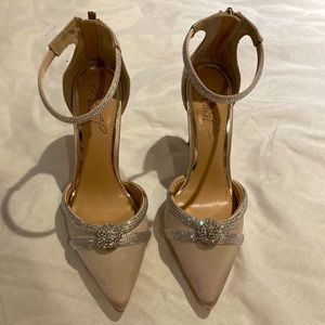 Jewel by Badgley Mischa, formal close toe pumps with zipper back, ankle strap